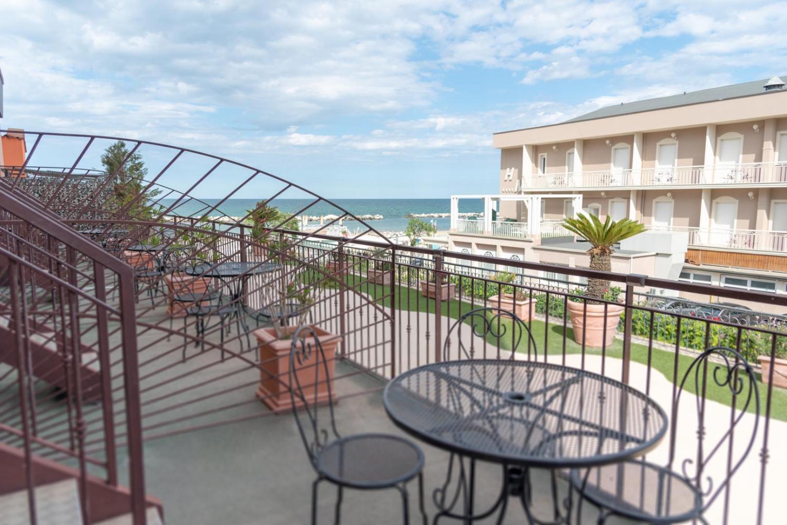 Hotel Giorgetti Orange بيلاريا-إيجيا مارينا المظهر الخارجي الصورة